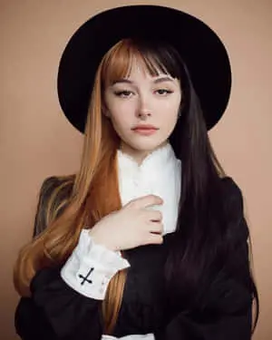 A Millennial Aesthetic: A Young Girl Balancing Her Chic Street Style With Modern Expression
