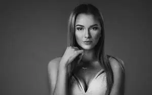 Beautiful Girls Black And White