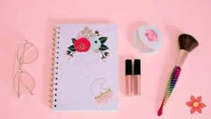  Caption: Elegant and Inspiring Girly Desktop Wallpaper 