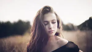 HD Girl Field Photoshoot