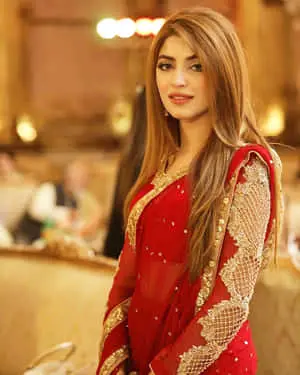Pakistani Girl Kinza Hashmi Picture