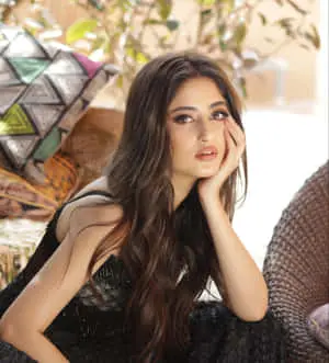 Captivating Charm: Beautiful Pakistani Girl