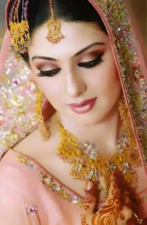 Pakistani Girl Pink Bridal Dress Picture