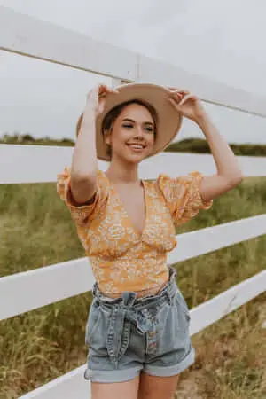 Pretty Women In Ranch Picture