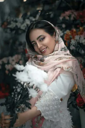 Pretty Women With White Flowers Picture