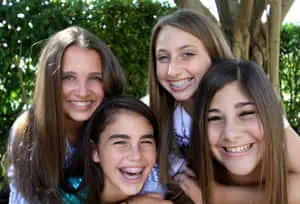 Teenage Girls Pictures Cute Smiling 