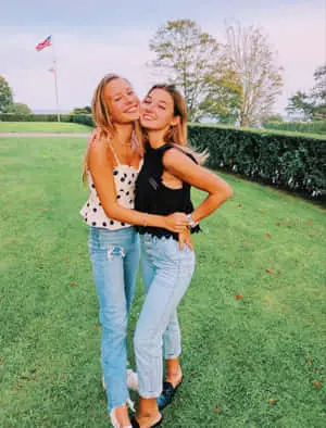 Teenage Girls Pictures Hugging Park